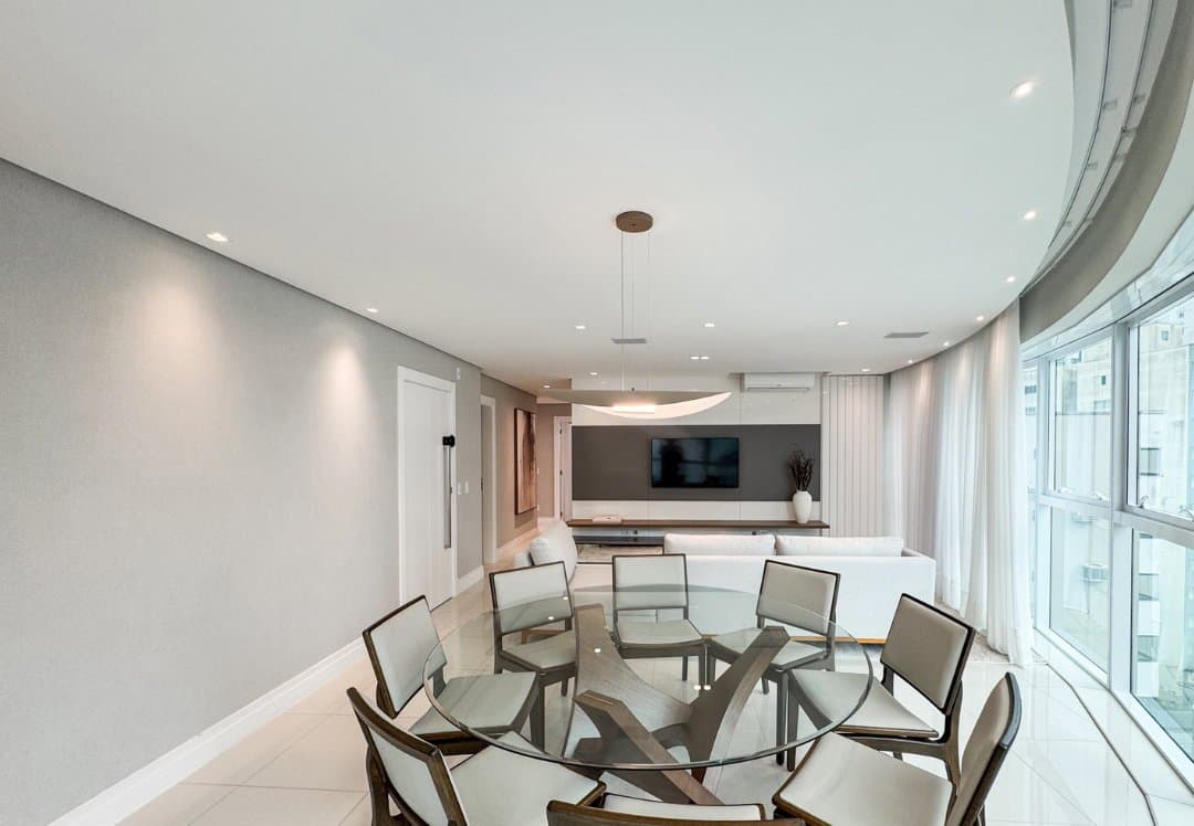 Apartamento de 4 quartos com 2 suítes e 132 m² em Bal. Camboriú