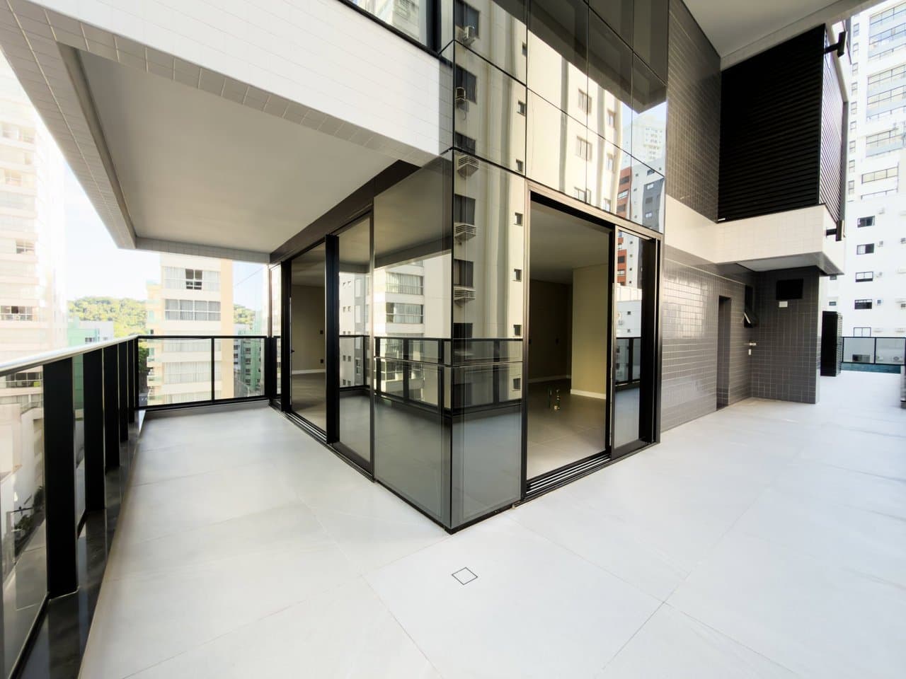 Differentiated de 4 quartos com 4 suítes e 255 m² em Bal. Camboriú