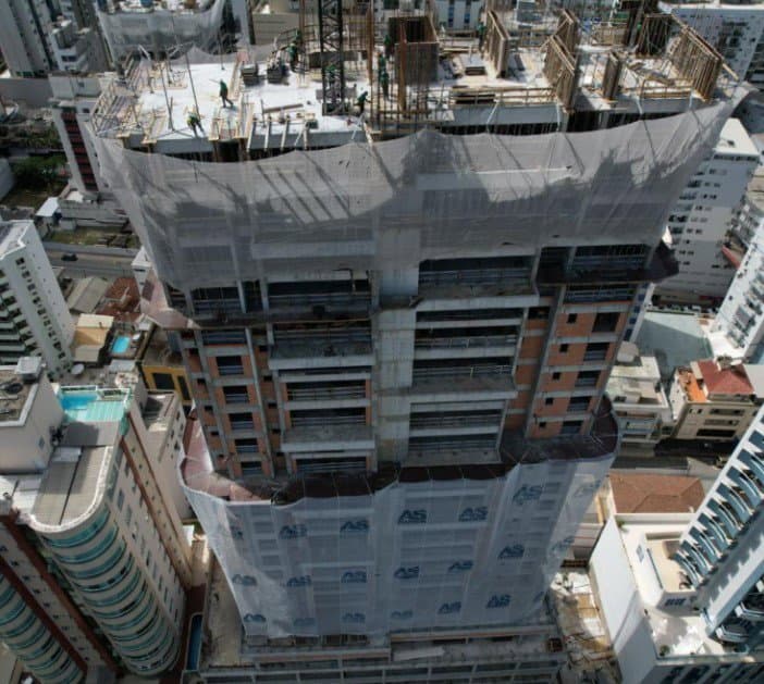 Apartamento de 3 quartos com 3 suítes e 120 m² em Bal. Camboriú