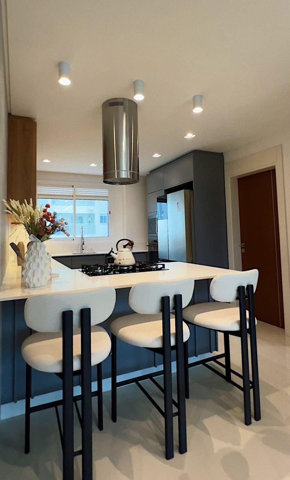 Apartamento de 3 quartos com 3 suítes e 182 m² em Bal. Camboriú