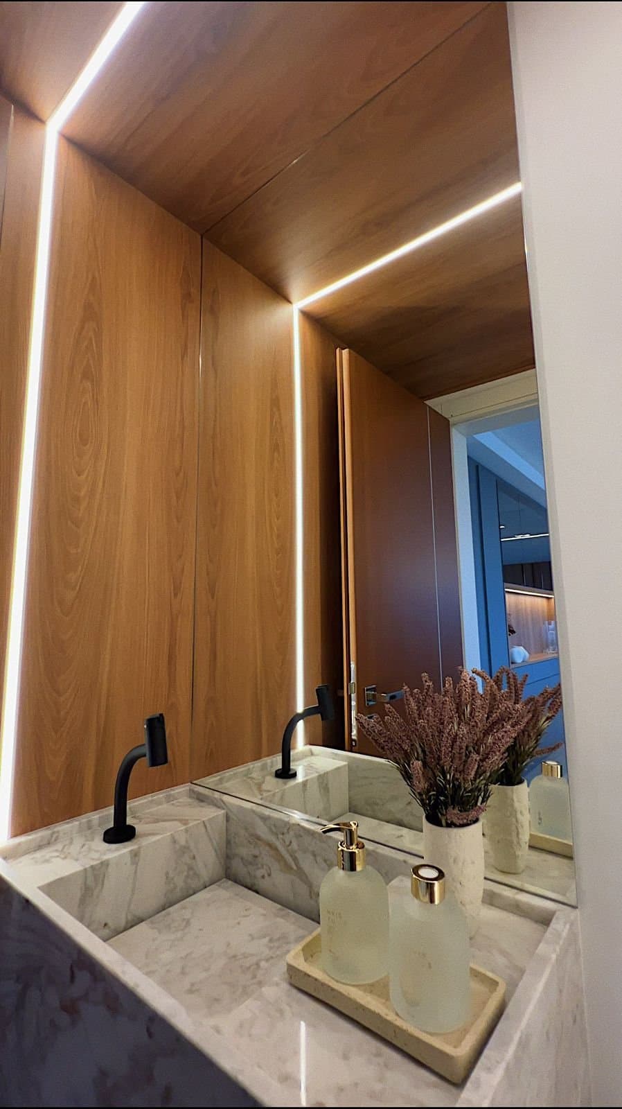 Apartamento de 3 quartos com 3 suítes e 182 m² em Bal. Camboriú