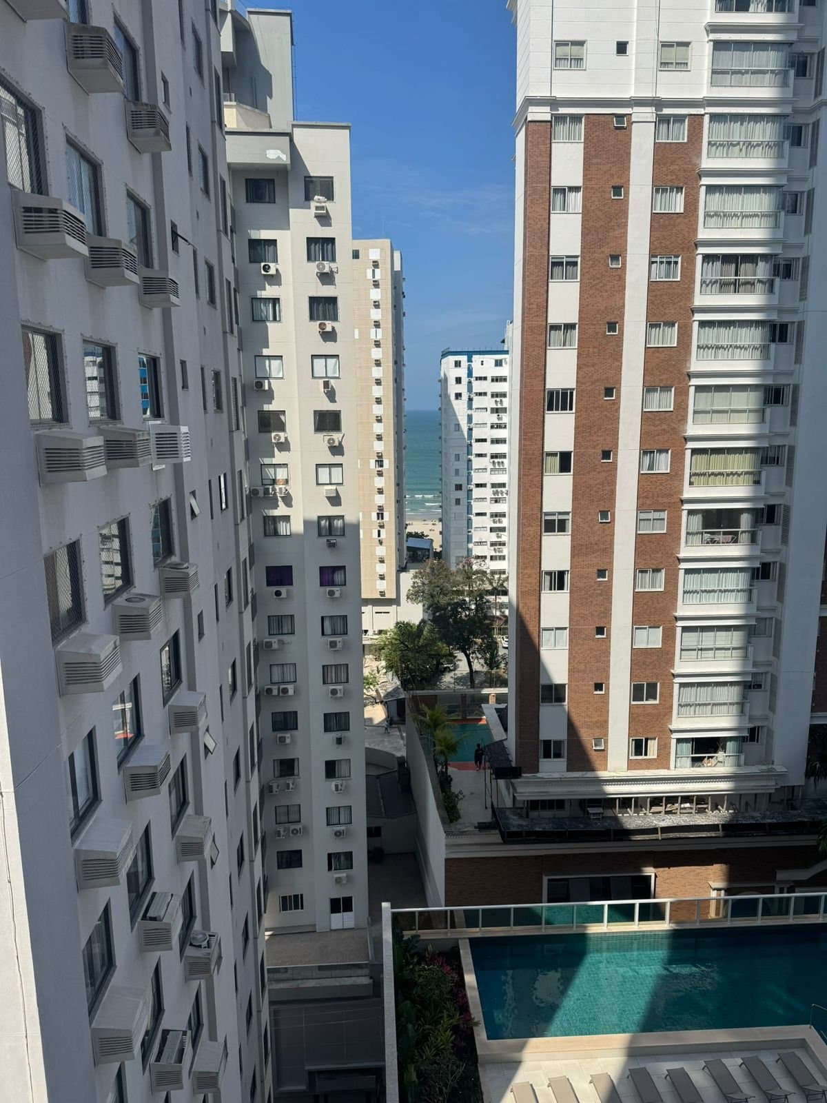 Apartamento de 4 quartos com 4 suítes e 301 m² em Bal. Camboriú