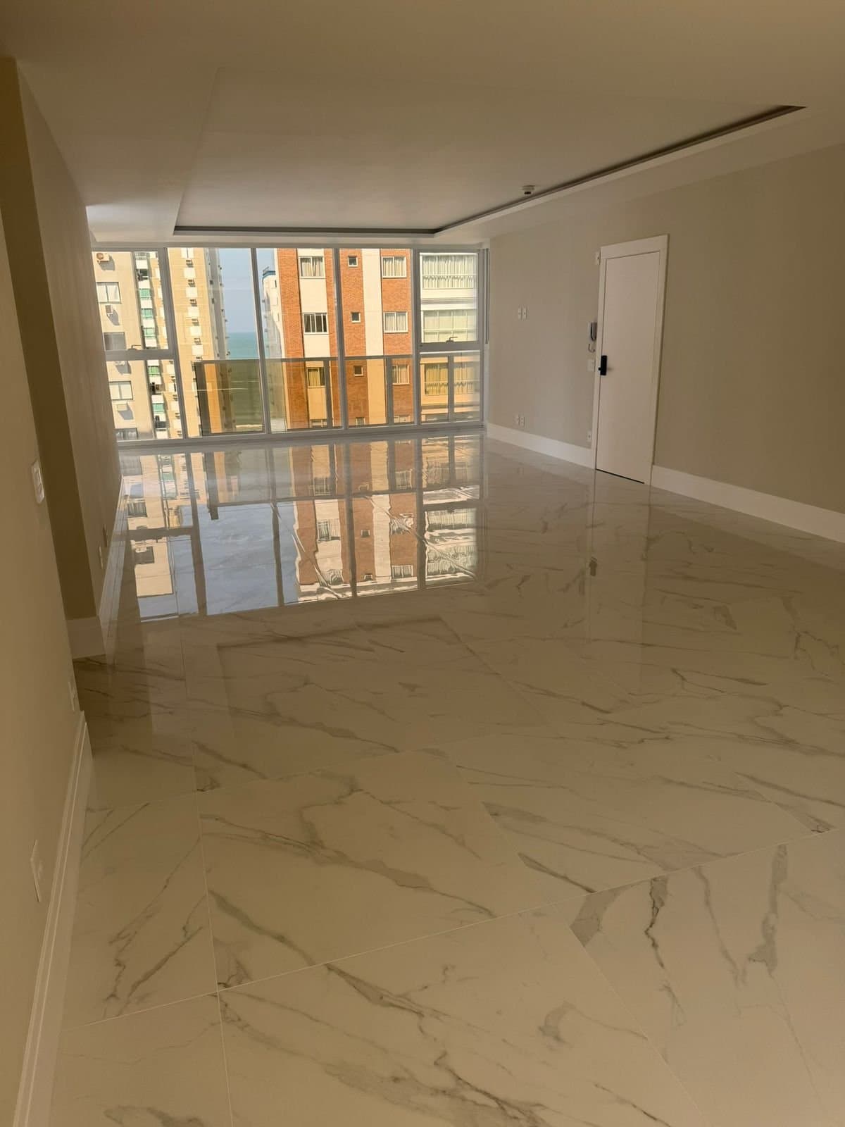 Apartamento de 4 quartos com 4 suítes e 301 m² em Bal. Camboriú