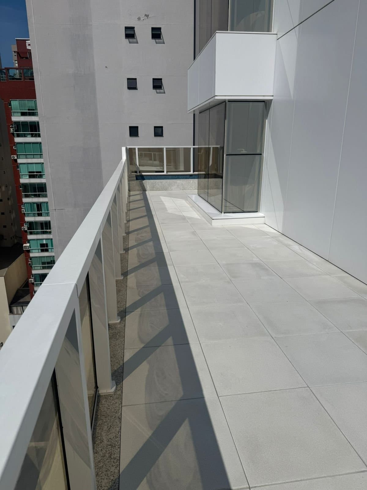 Apartamento de 4 quartos com 4 suítes e 301 m² em Bal. Camboriú