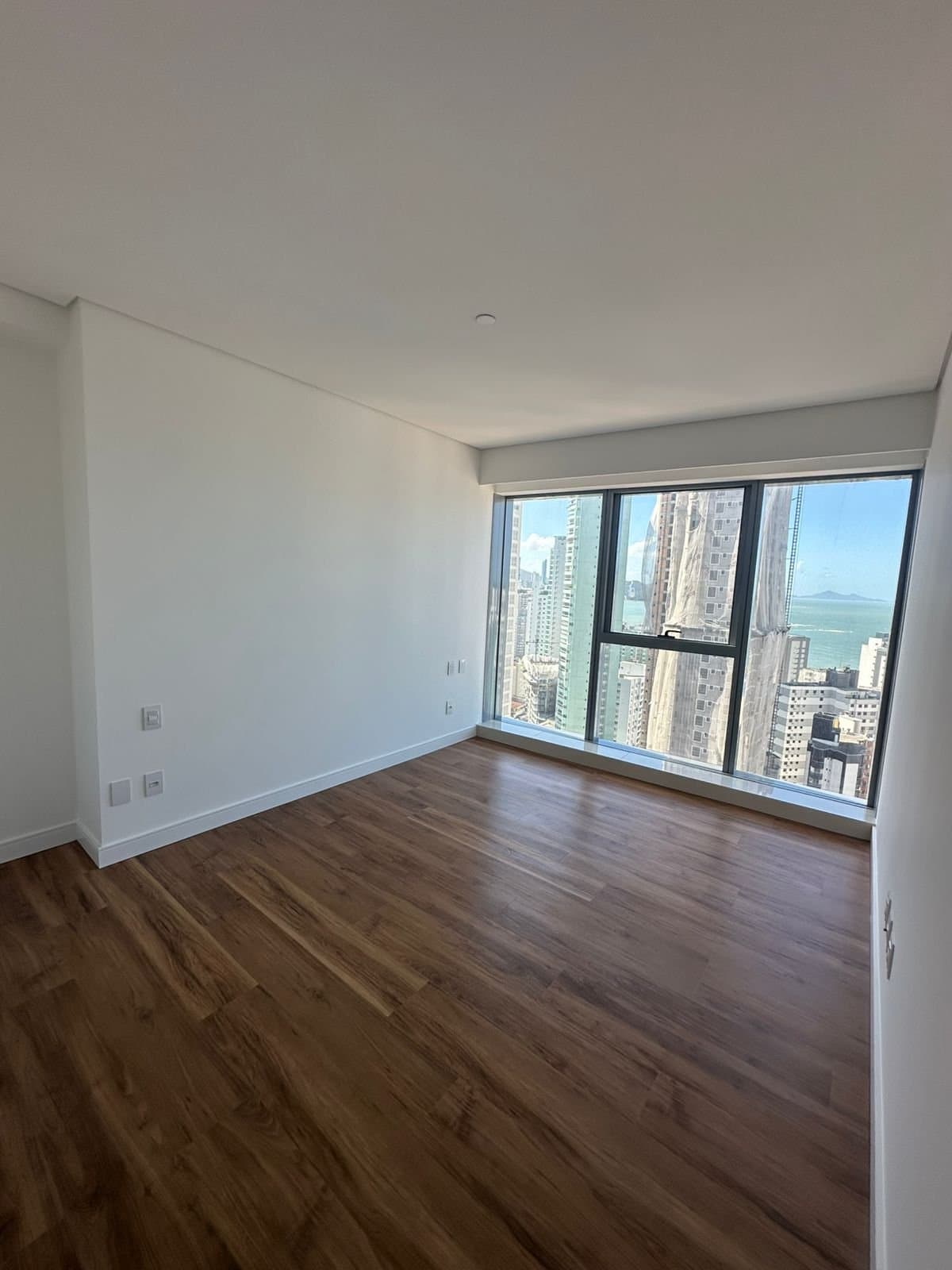 Apartamento de 4 quartos com 4 suítes e 165 m² em Bal. Camboriú