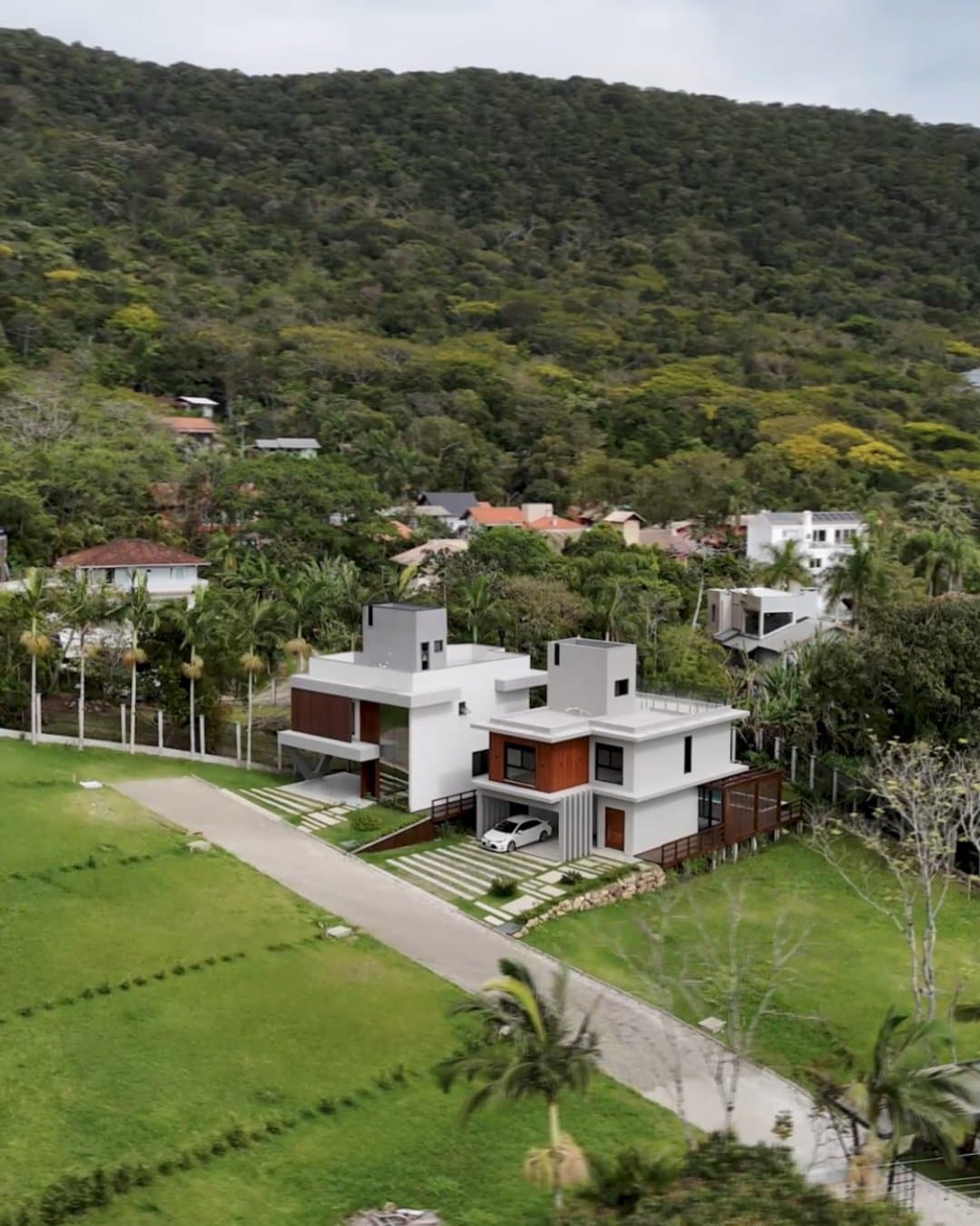 Casa de 3 quartos com 3 suítes e 339 m² em Bal. Camboriú