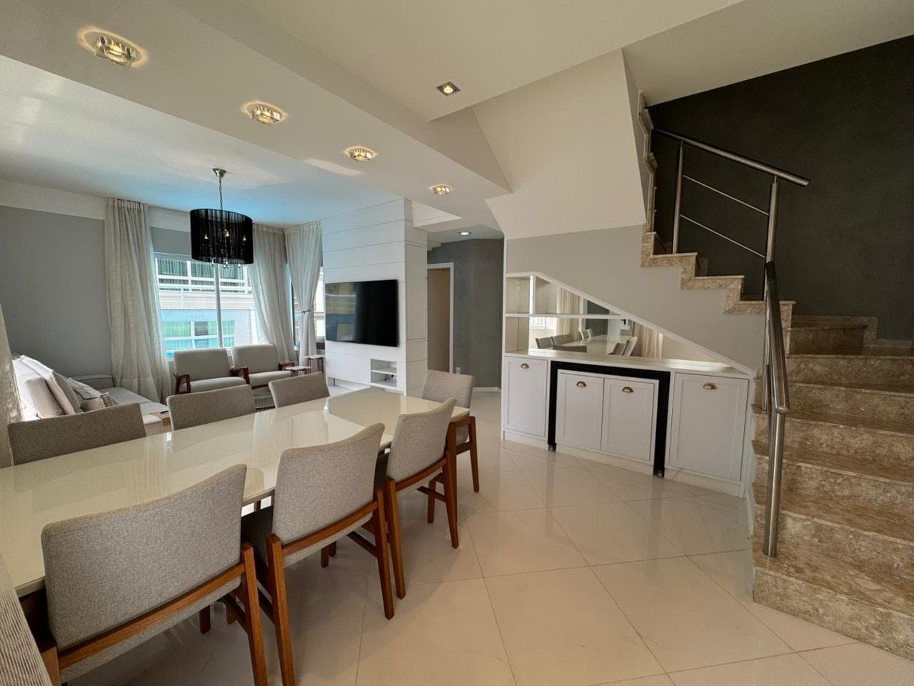 Apartamento de 3 quartos com 3 suítes e 186 m² em Bal. Camboriú