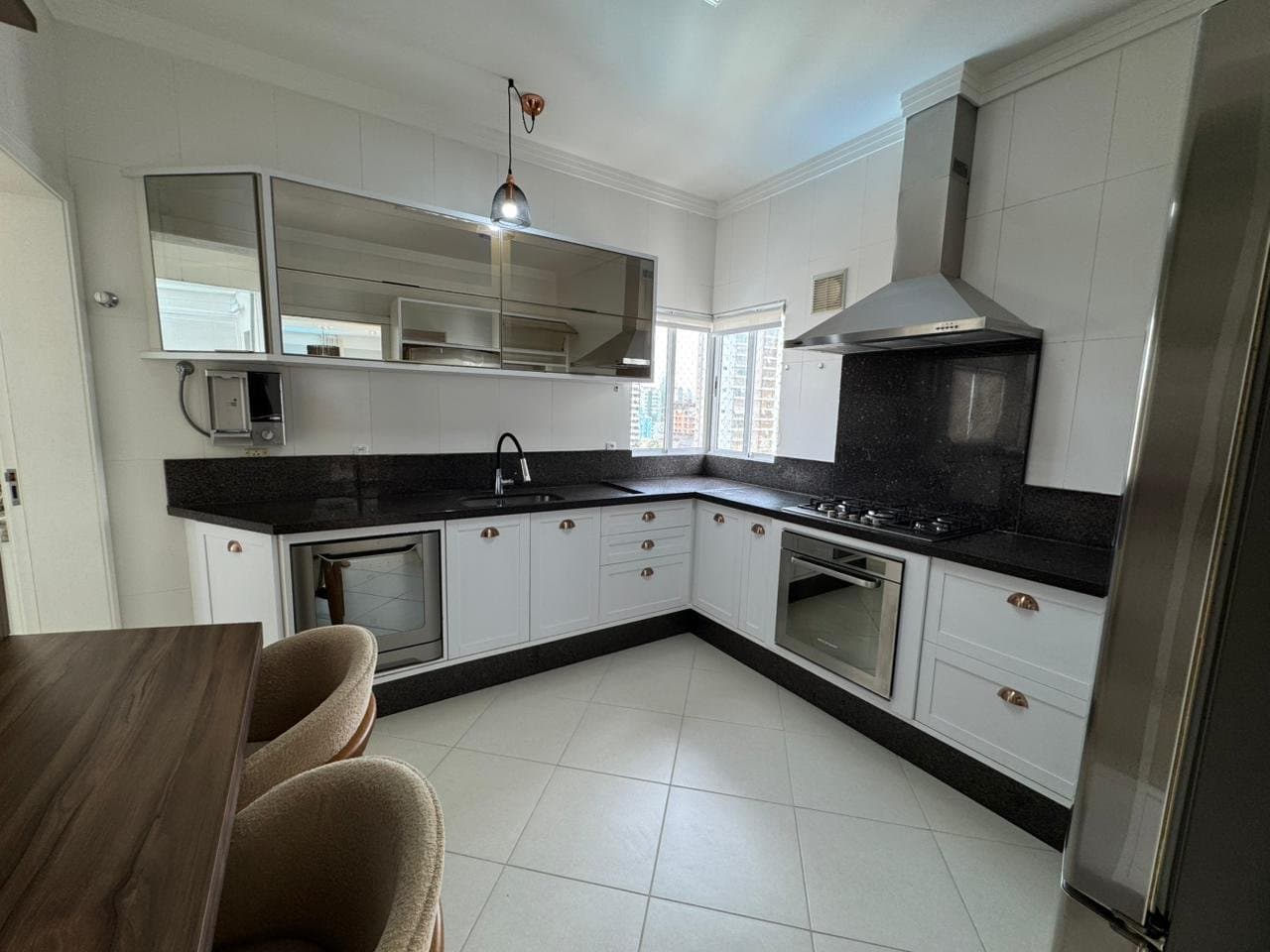 Apartamento de 3 quartos com 3 suítes e 186 m² em Bal. Camboriú