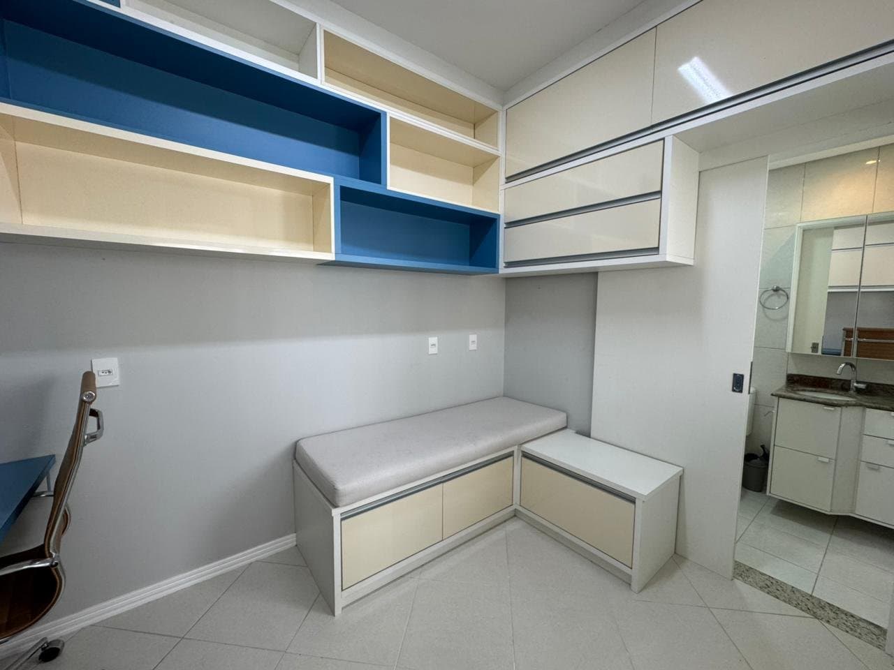 Apartamento de 3 quartos com 3 suítes e 186 m² em Bal. Camboriú