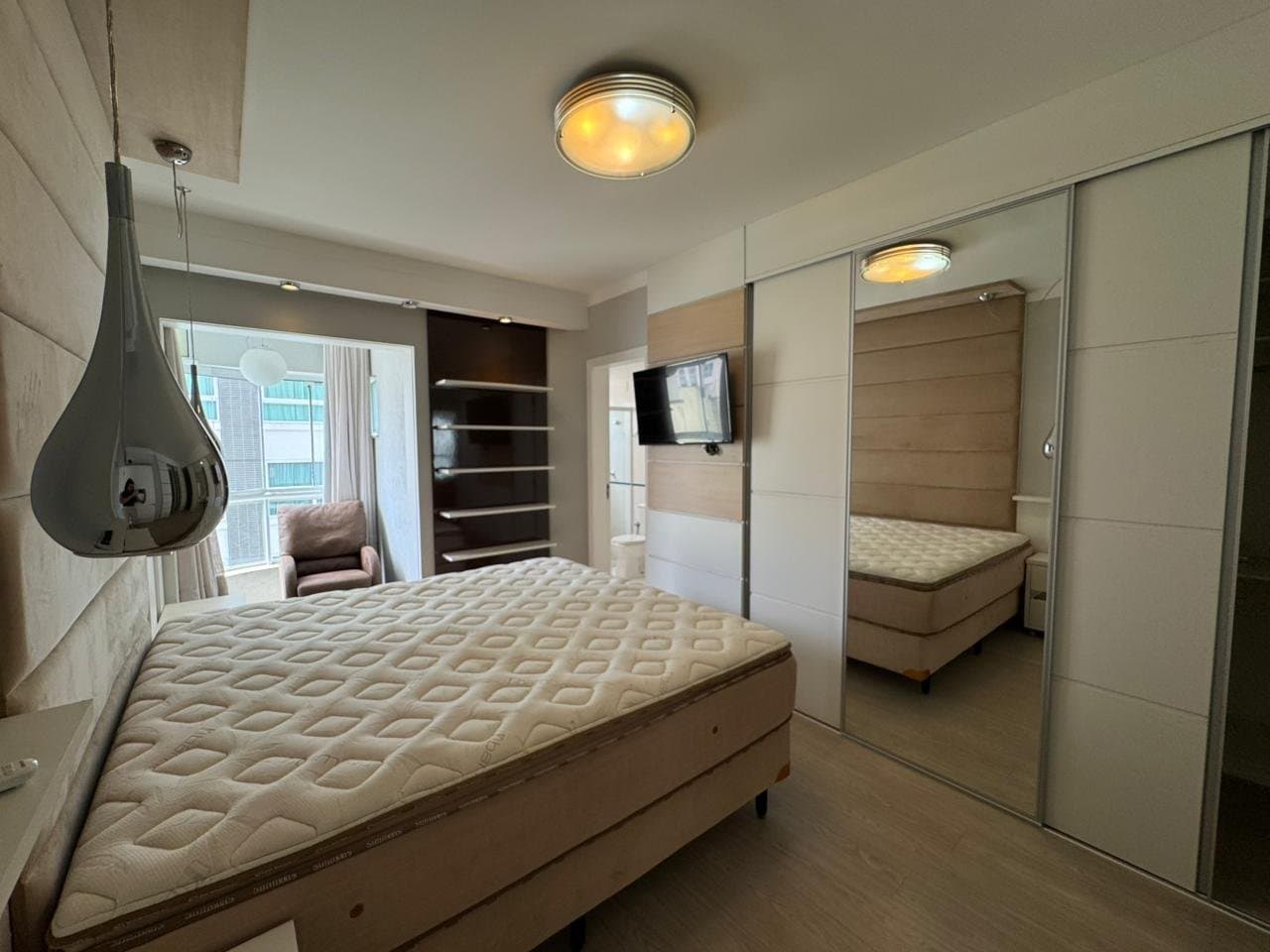 Apartamento de 3 quartos com 3 suítes e 186 m² em Bal. Camboriú