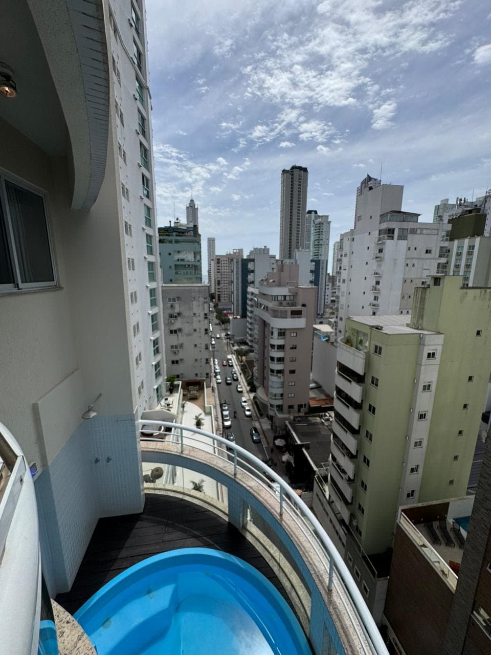 Apartamento de 3 quartos com 3 suítes e 186 m² em Bal. Camboriú