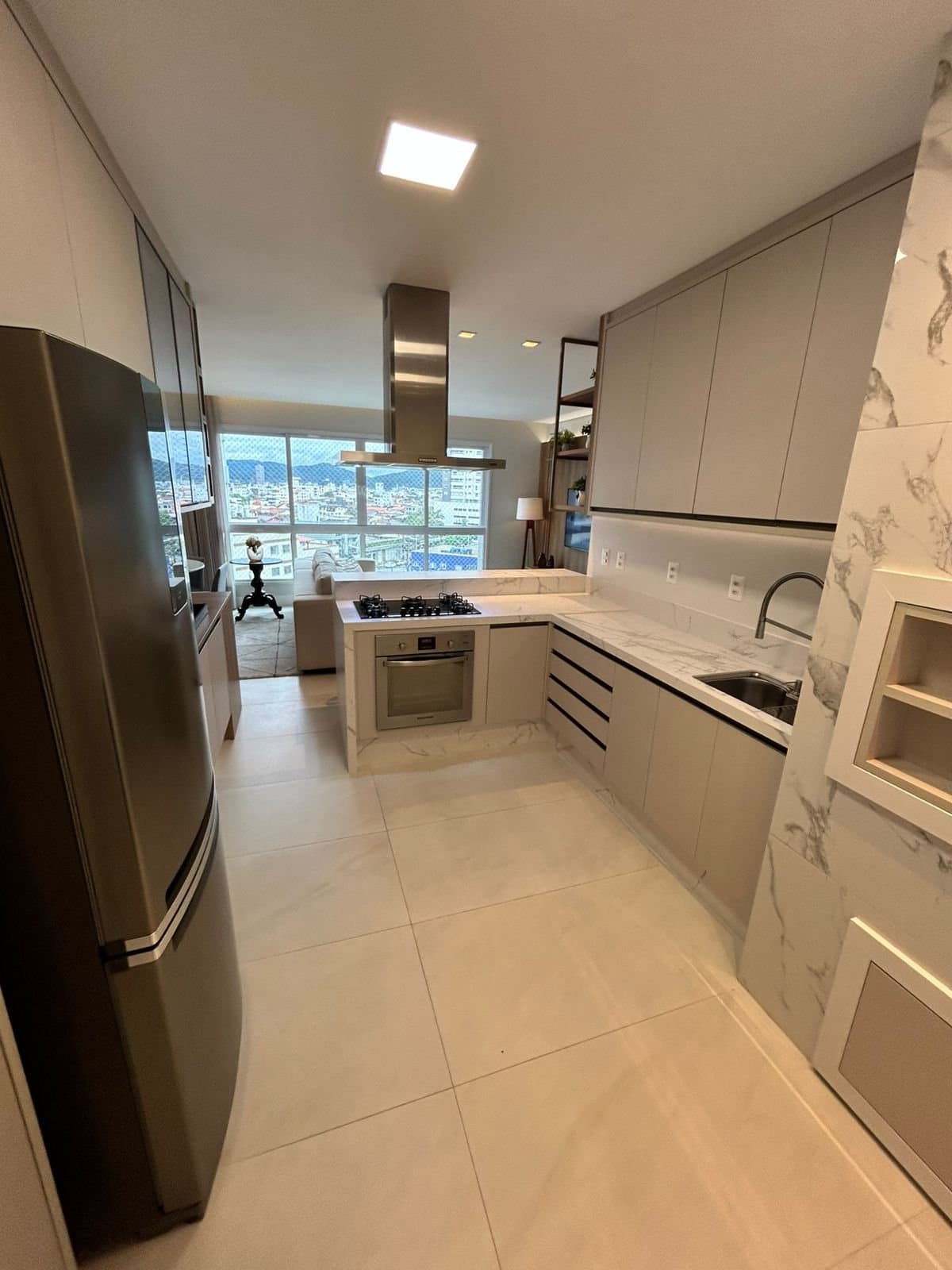 Apartamento de 4 quartos com 2 suítes e 132 m² em Bal. Camboriú