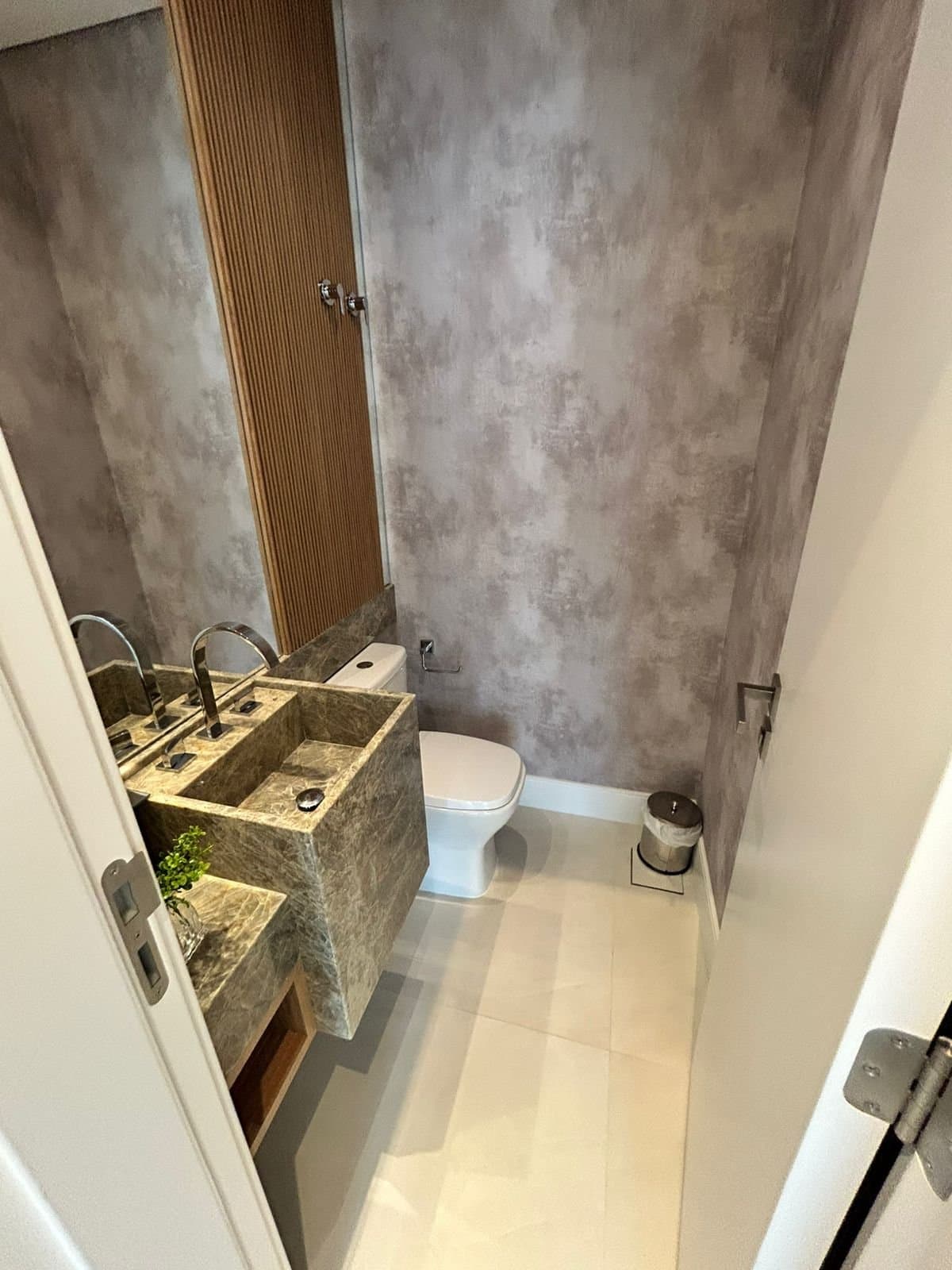 Apartamento de 4 quartos com 2 suítes e 132 m² em Bal. Camboriú