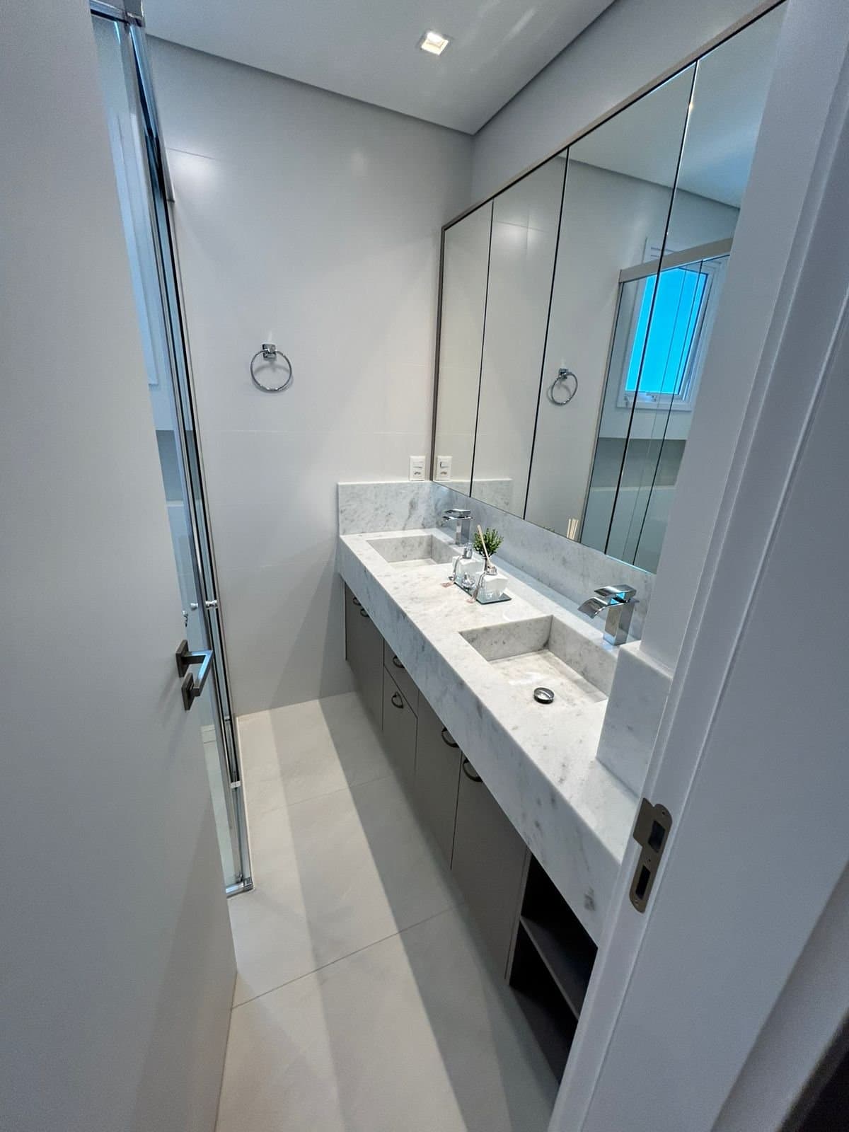 Apartamento de 4 quartos com 2 suítes e 132 m² em Bal. Camboriú