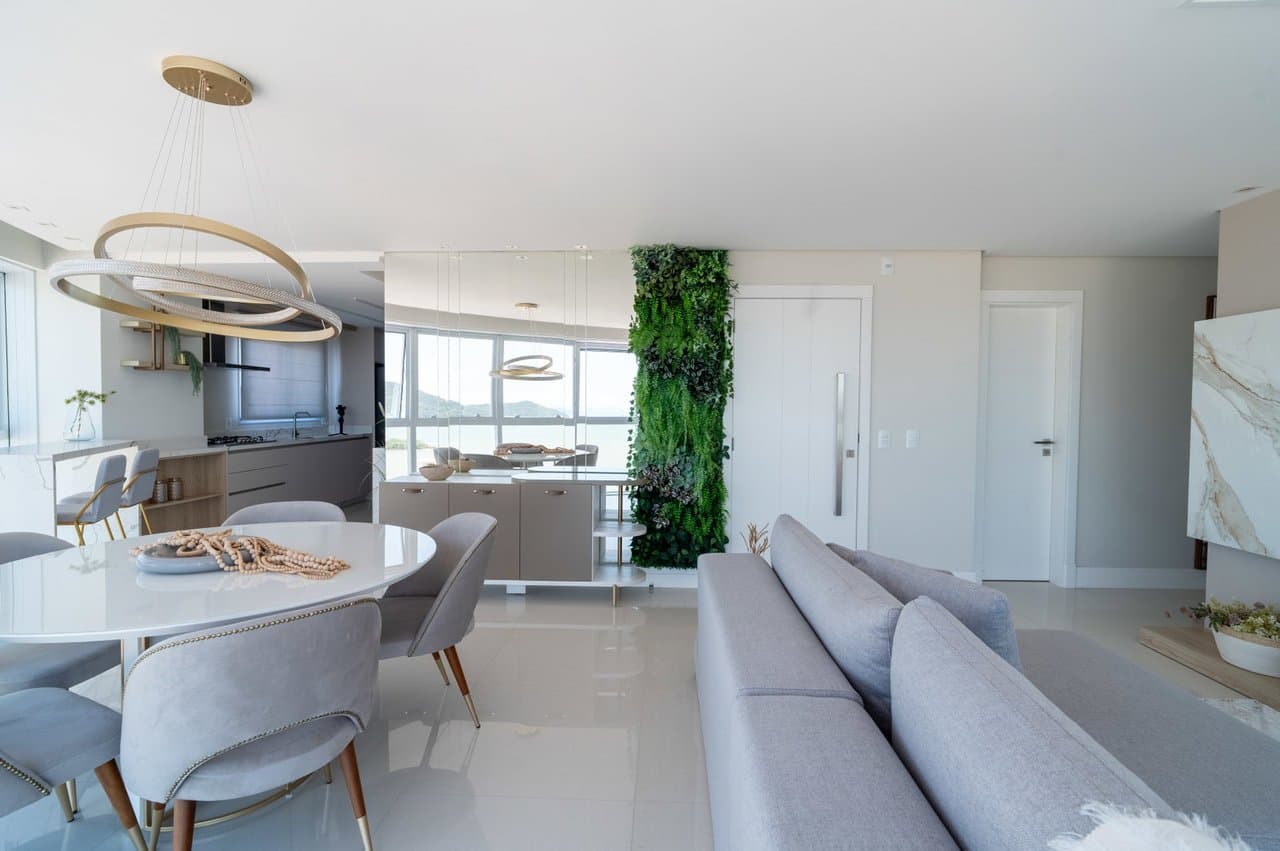 Apartamento de 4 quartos com 2 suítes e 132 m² em Bal. Camboriú