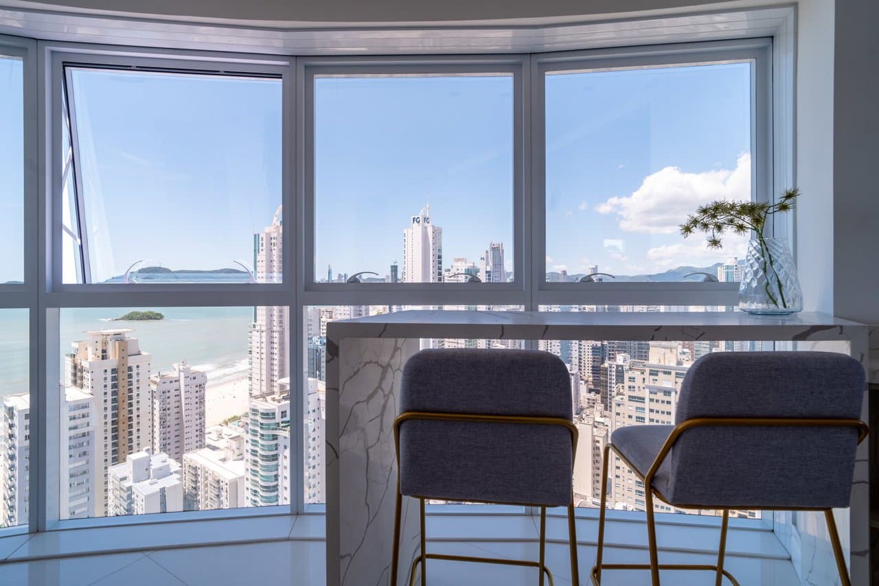 Apartamento de 4 quartos com 2 suítes e 132 m² em Bal. Camboriú
