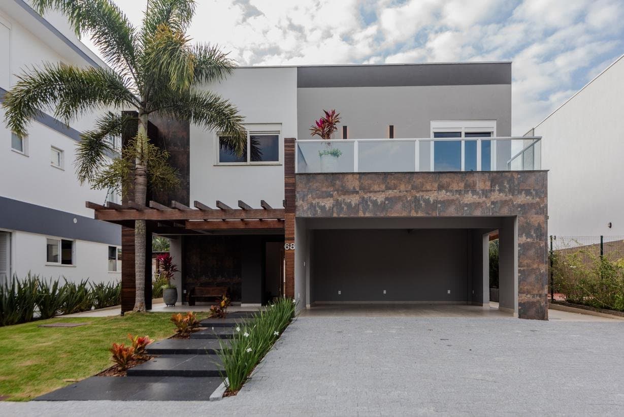 Casa de 4 quartos com 4 suítes e 375 m² em Bal. Camboriú