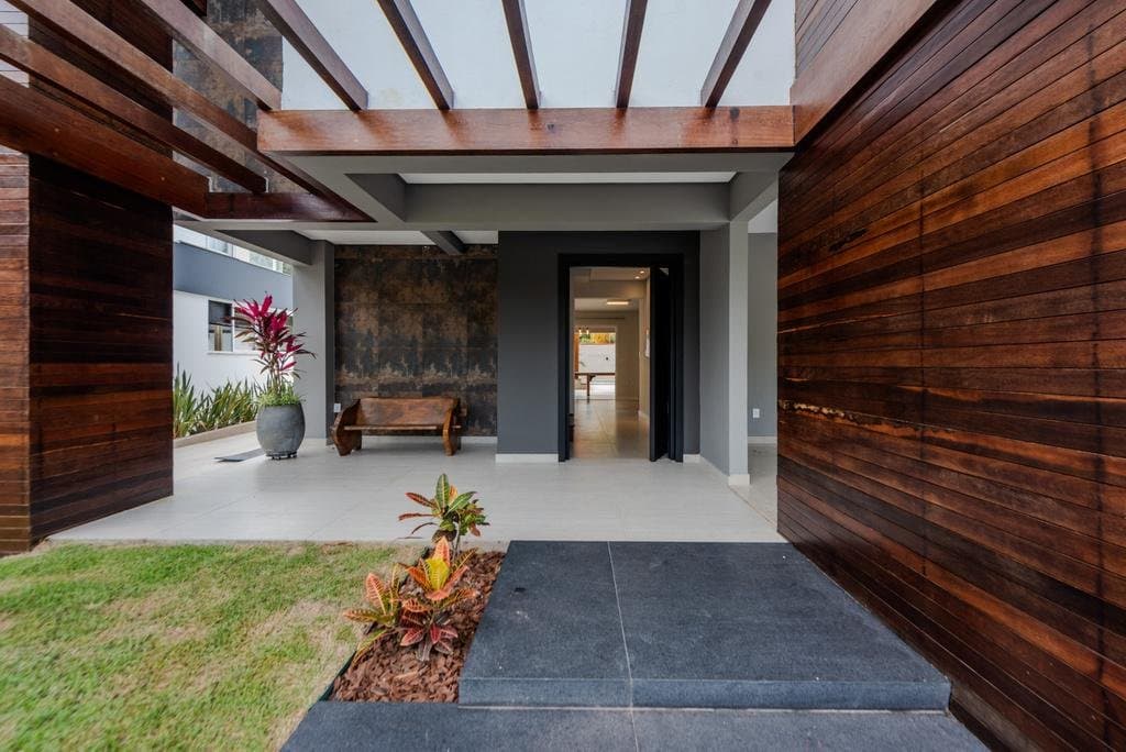 Casa de 4 quartos com 4 suítes e 375 m² em Bal. Camboriú
