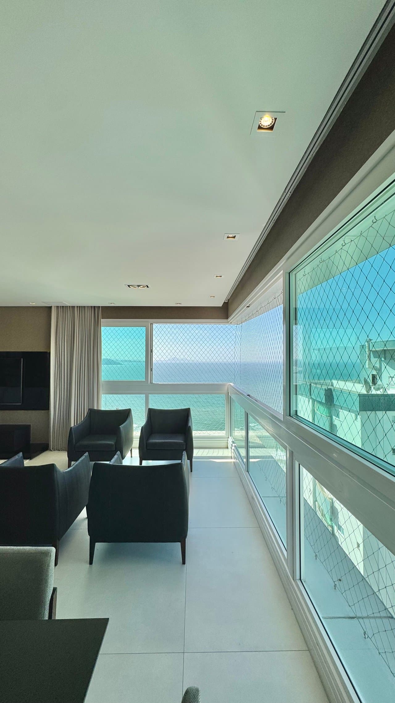 Apartamento de 3 quartos com 3 suítes e 173 m² em Bal. Camboriú