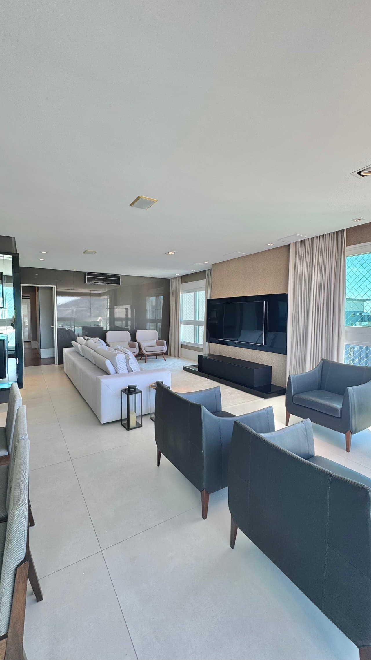 Apartamento de 3 quartos com 3 suítes e 173 m² em Bal. Camboriú