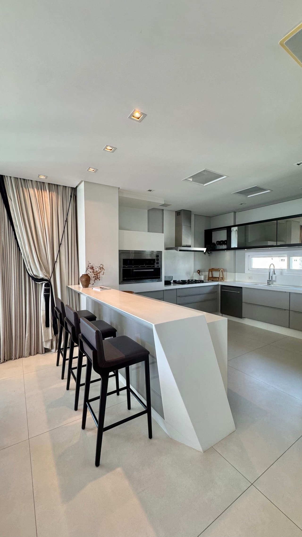 Apartamento de 3 quartos com 3 suítes e 173 m² em Bal. Camboriú