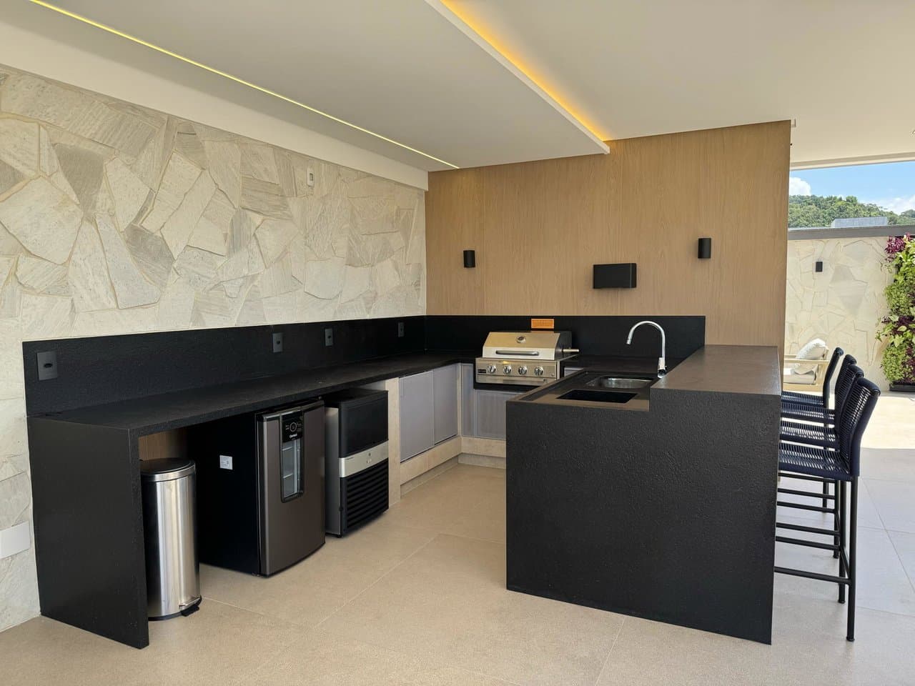 Apartamento de 2 quartos com 1 suíte e 70 m² em Bal. Camboriú