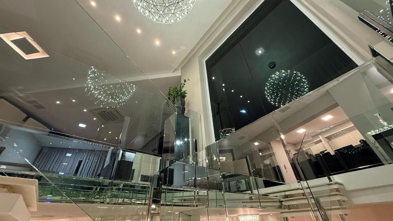 Cobertura de 4 quartos com 4 suítes e 300 m² em Bal. Camboriú