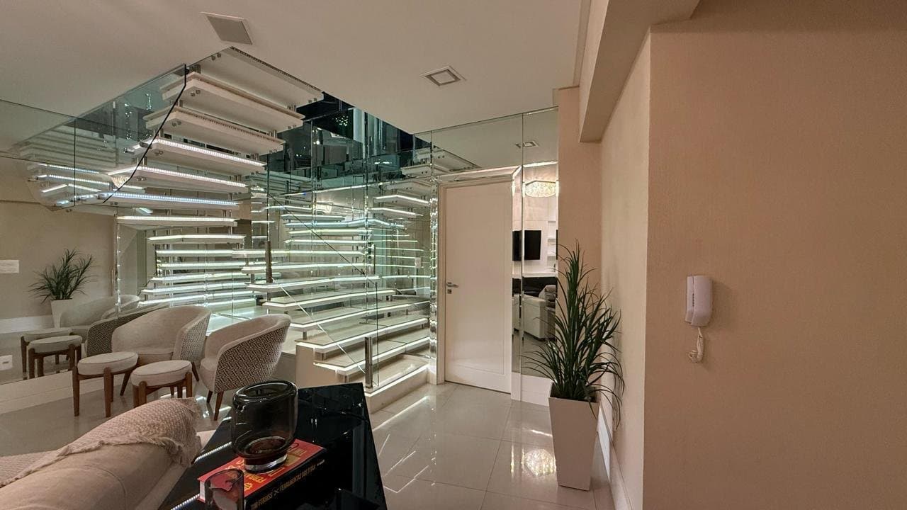 Cobertura de 4 quartos com 4 suítes e 300 m² em Bal. Camboriú