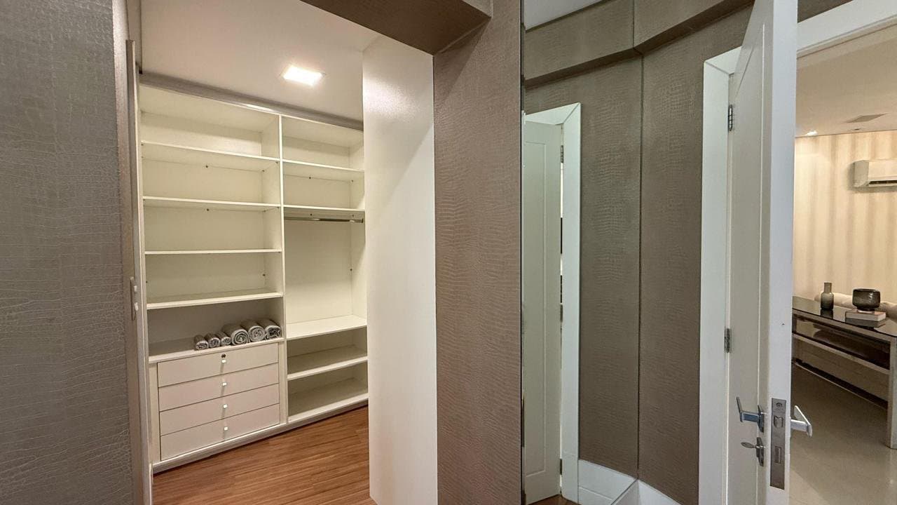 Cobertura de 4 quartos com 4 suítes e 300 m² em Bal. Camboriú