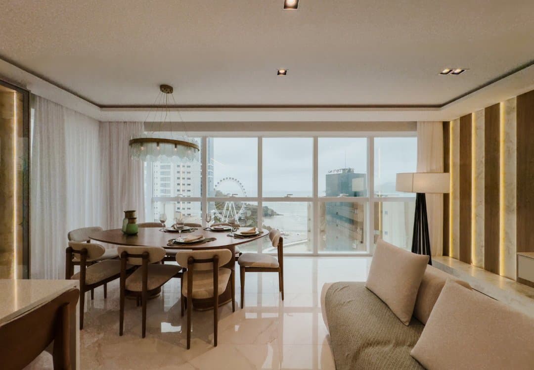 Apartamento de 4 quartos com 4 suítes e 151 m² em Bal. Camboriú