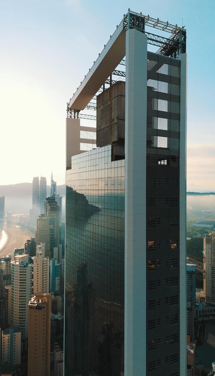 Apartamento de 4 quartos com 4 suítes e 171 m² em Bal. Camboriú