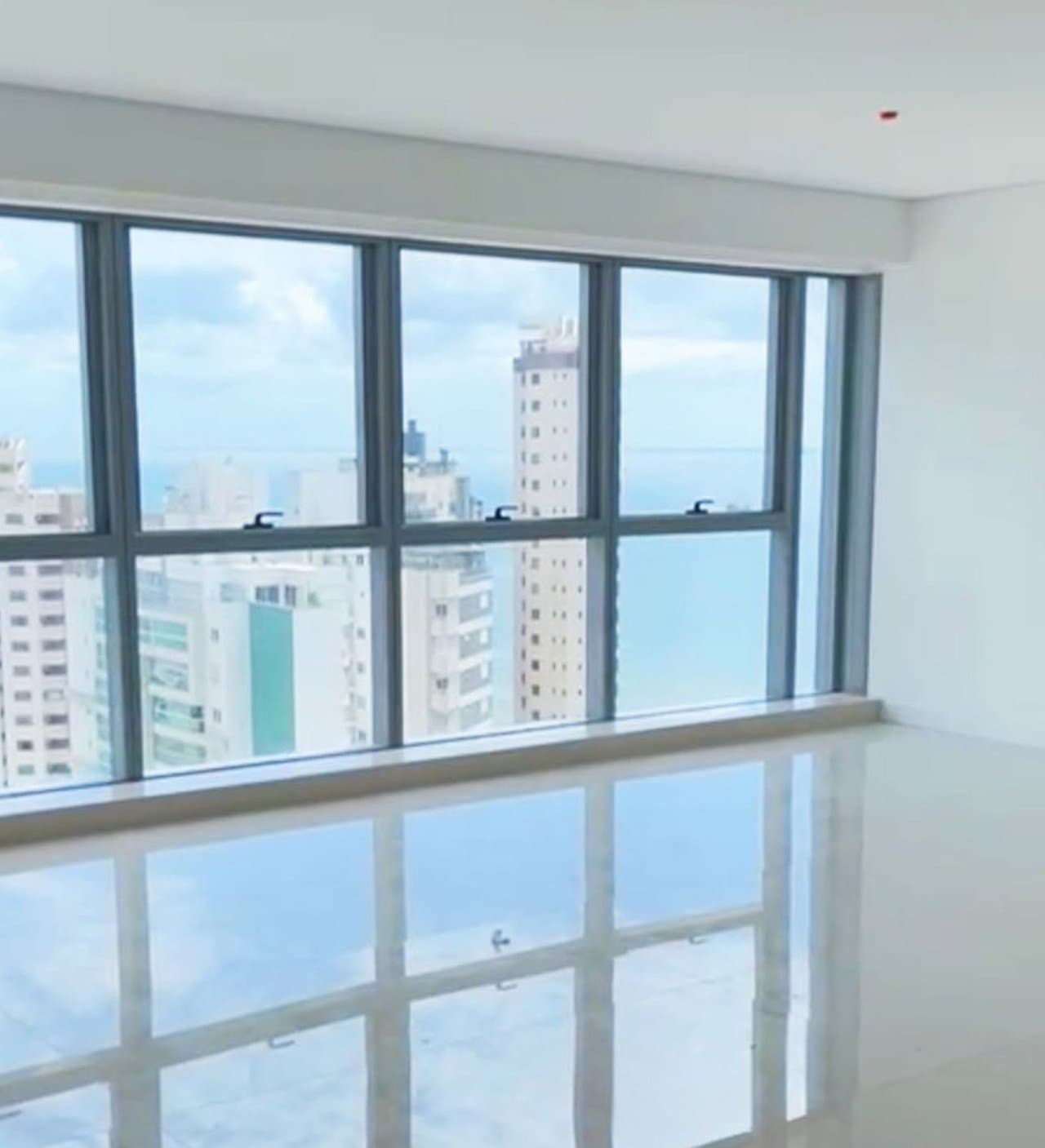 Apartamento de 4 quartos com 4 suítes e 171 m² em Bal. Camboriú