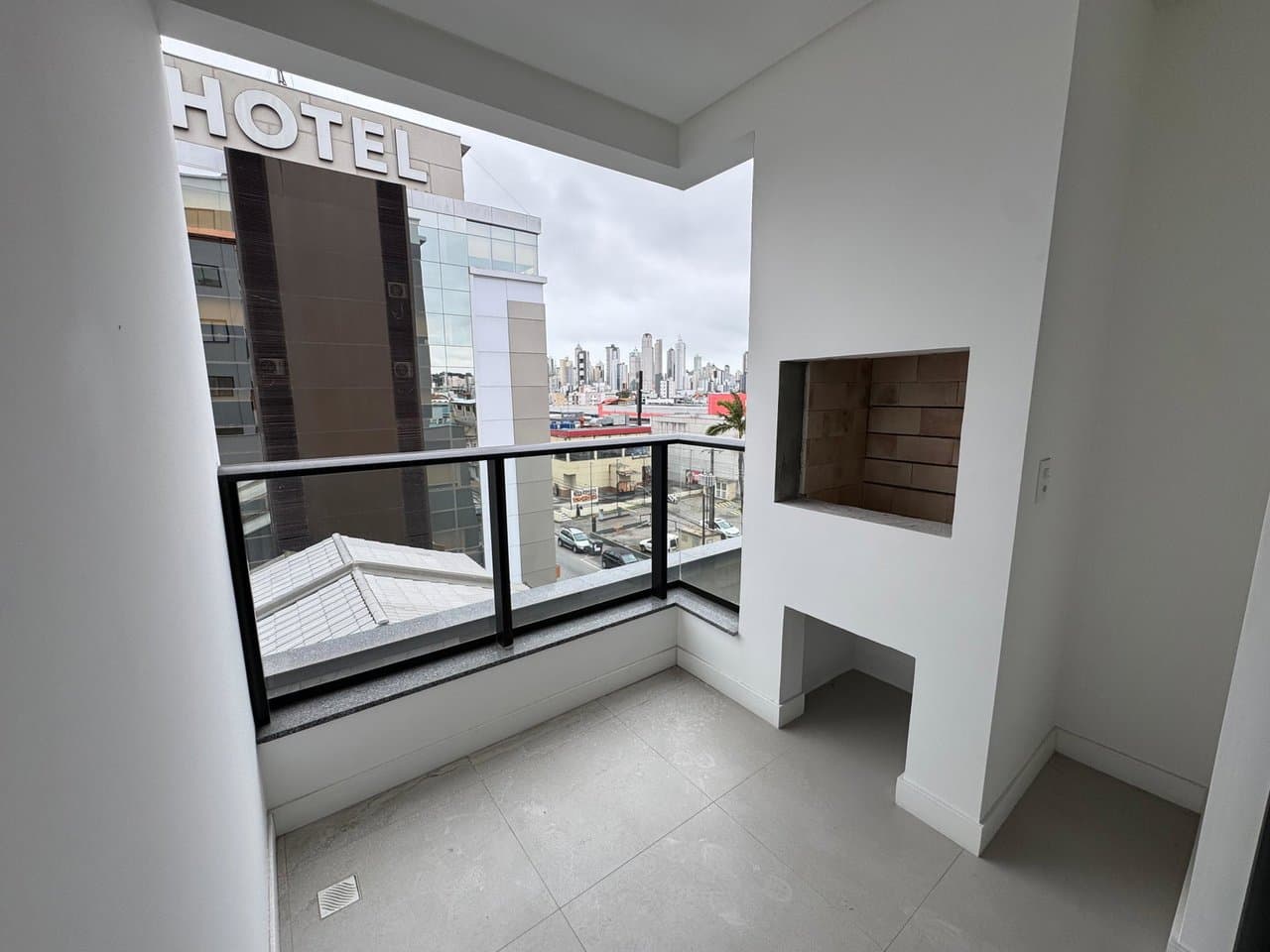 Apartamento de 2 quartos com 1 suíte e 63 m² em Bal. Camboriú