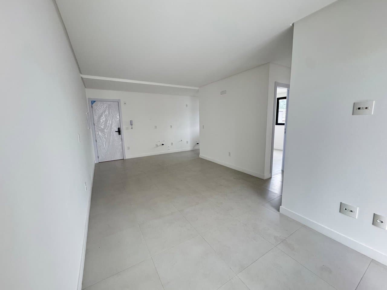 Apartamento de 2 quartos com 1 suíte e 63 m² em Bal. Camboriú