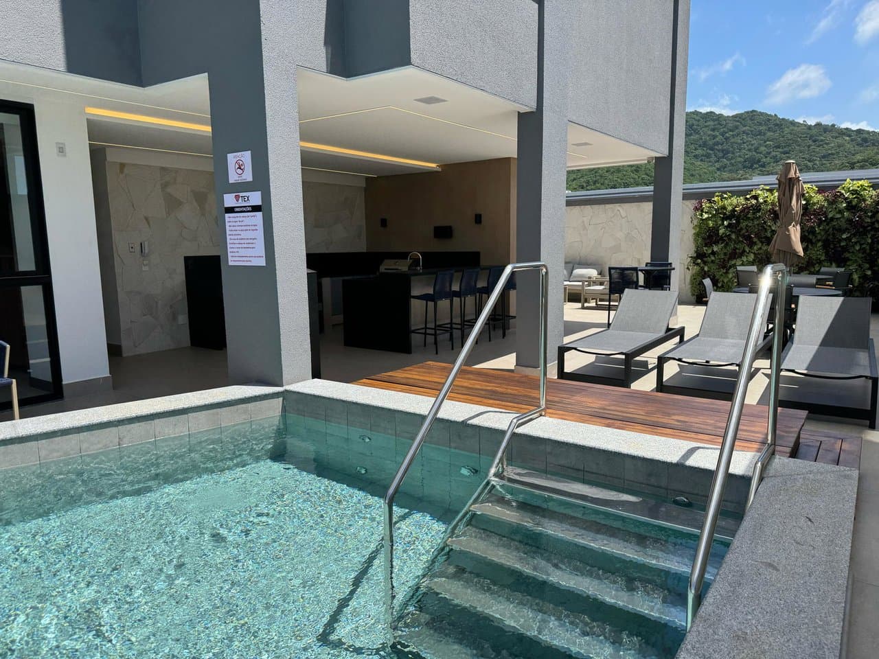 Apartamento de 2 quartos com 1 suíte e 63 m² em Bal. Camboriú