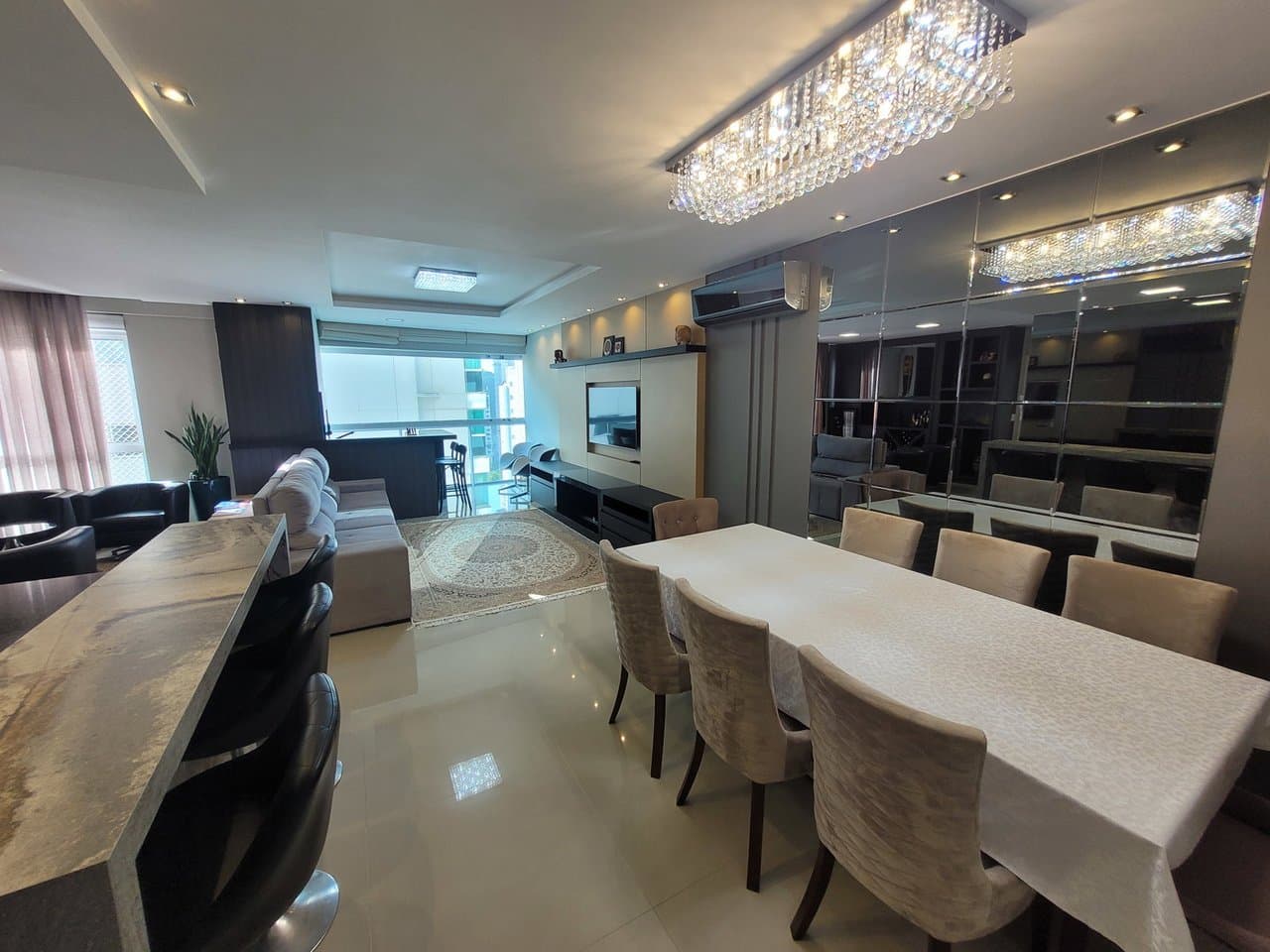 Apartamento de 3 quartos com 3 suítes e 130 m² em Bal. Camboriú