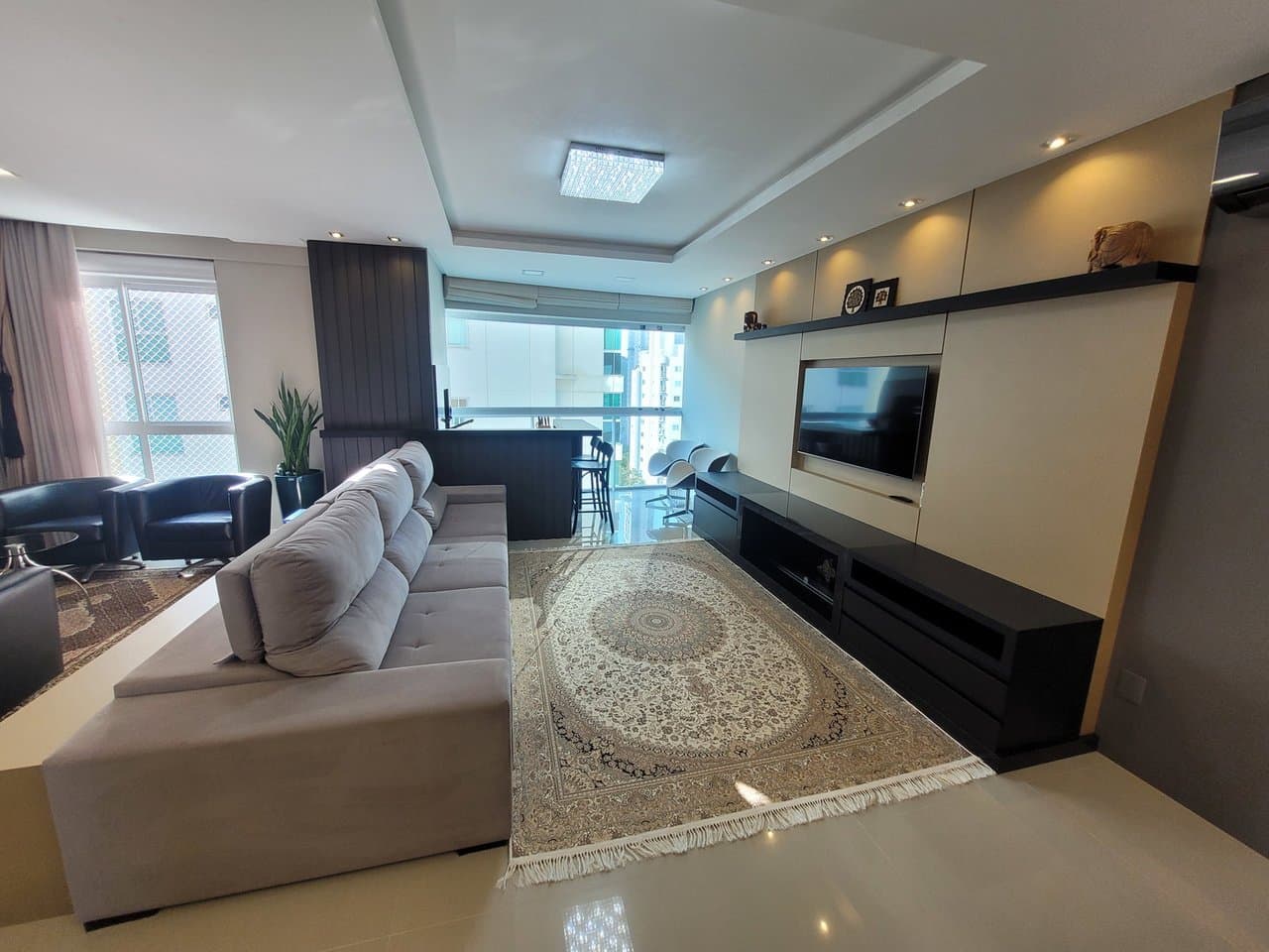 Apartamento de 3 quartos com 3 suítes e 130 m² em Bal. Camboriú