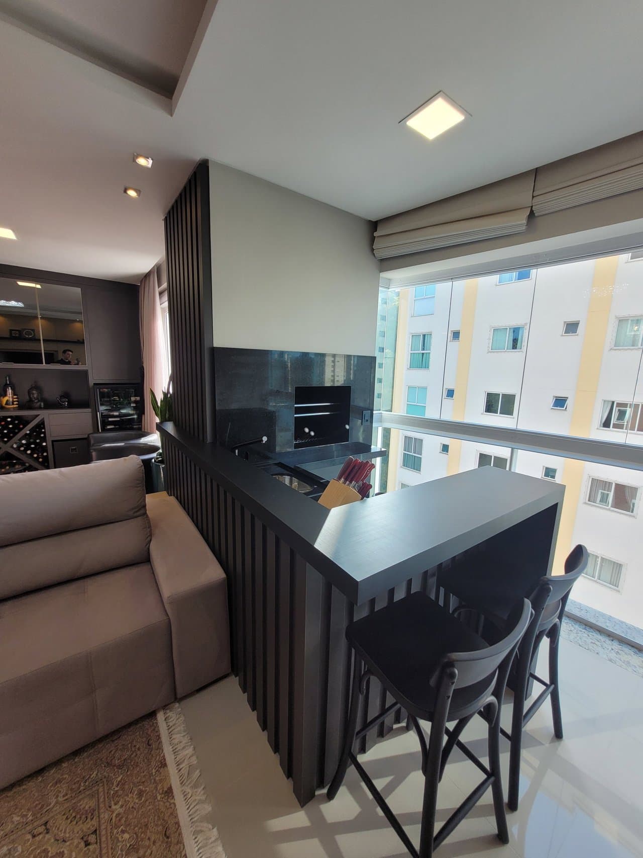 Apartamento de 3 quartos com 3 suítes e 130 m² em Bal. Camboriú