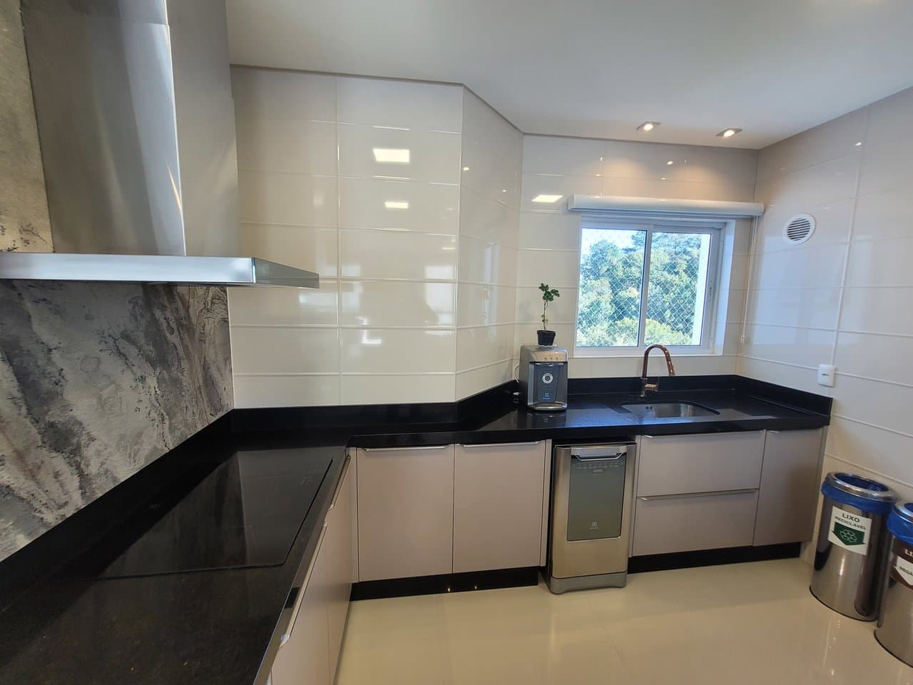 Apartamento de 3 quartos com 3 suítes e 130 m² em Bal. Camboriú