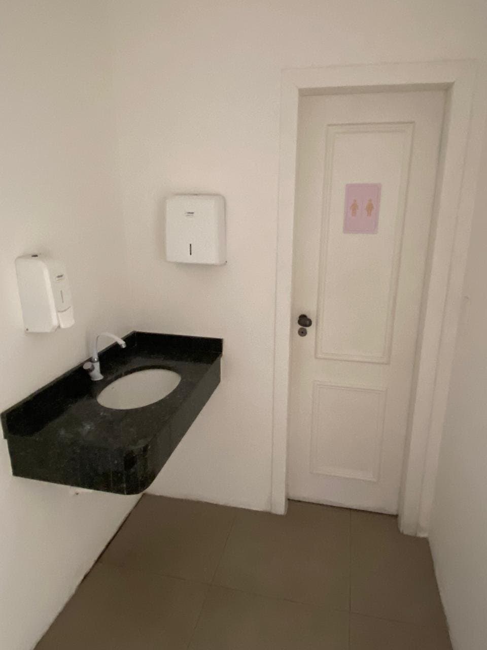 Sala Comercial 56 m² em Bal. Camboriú