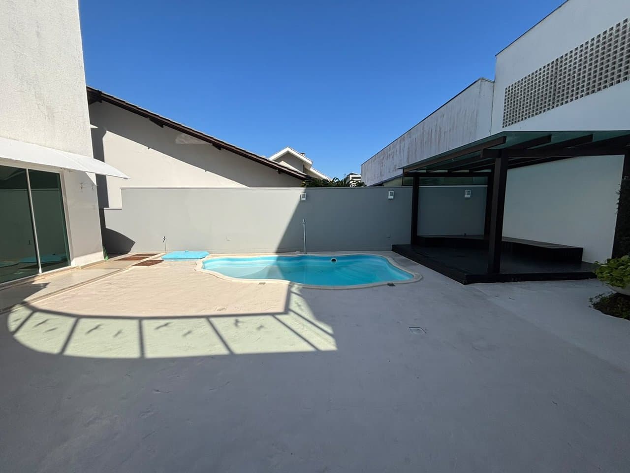 Casa de 6 quartos com 5 suítes e 497 m² em Bal. Camboriú