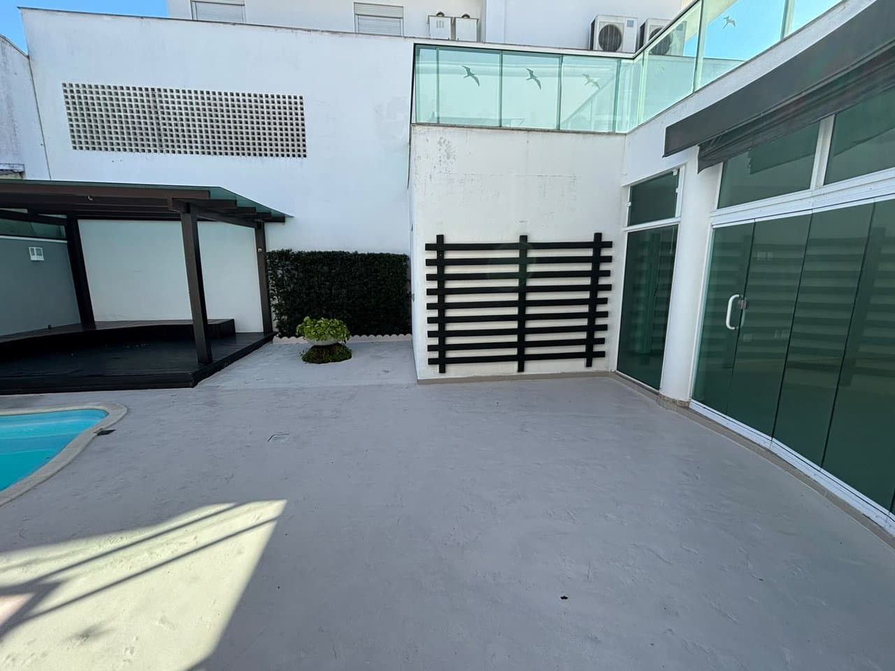 Casa de 6 quartos com 5 suítes e 497 m² em Bal. Camboriú