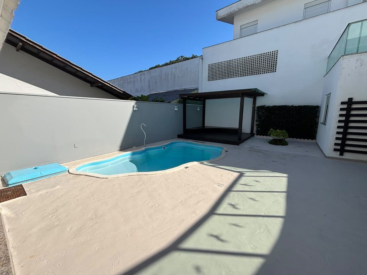 Casa de 6 quartos com 5 suítes e 497 m² em Bal. Camboriú