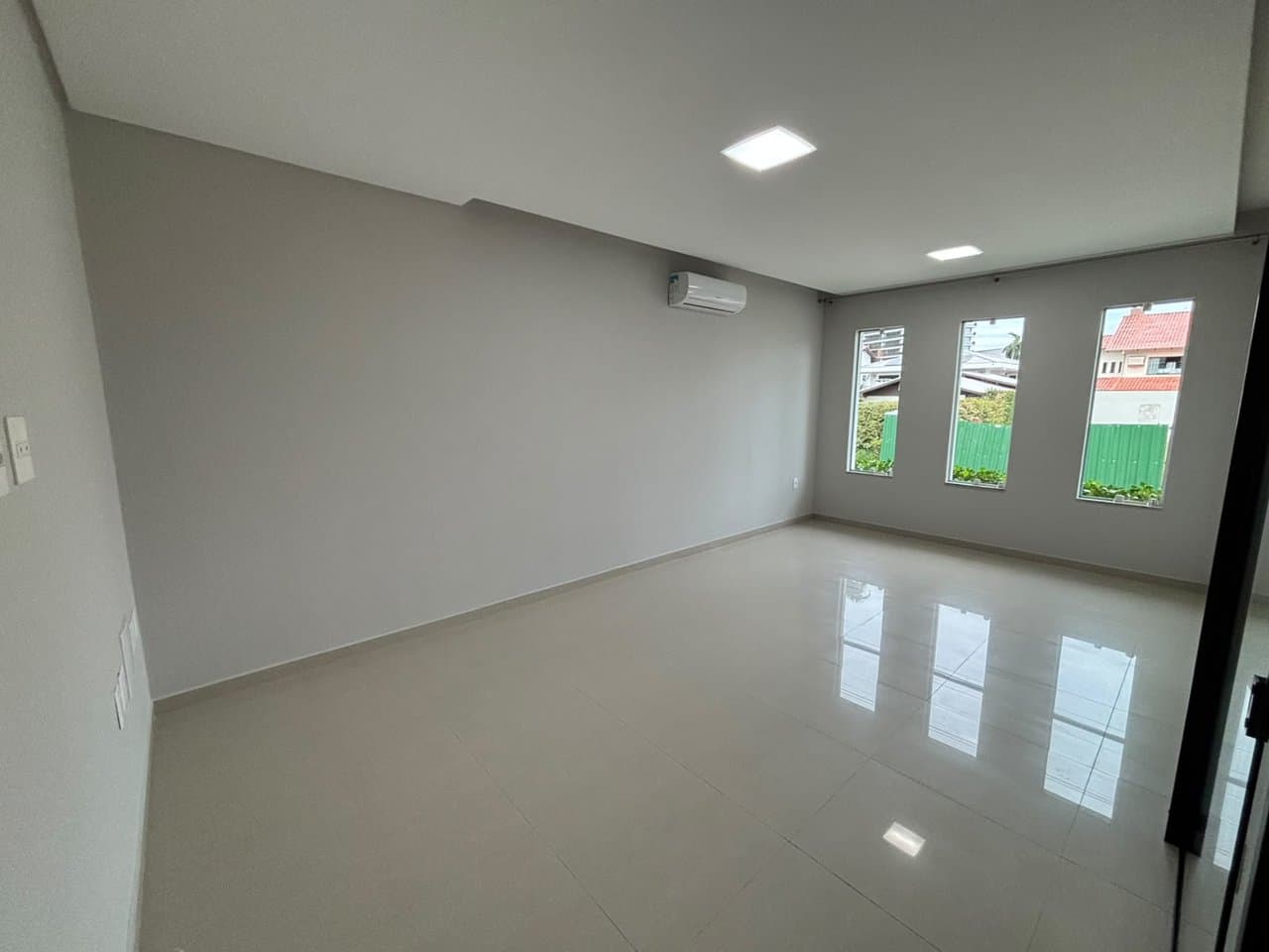 Casa de 6 quartos com 5 suítes e 497 m² em Bal. Camboriú