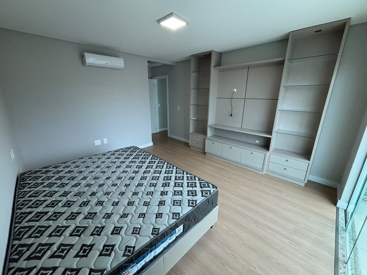 Casa de 6 quartos com 5 suítes e 497 m² em Bal. Camboriú