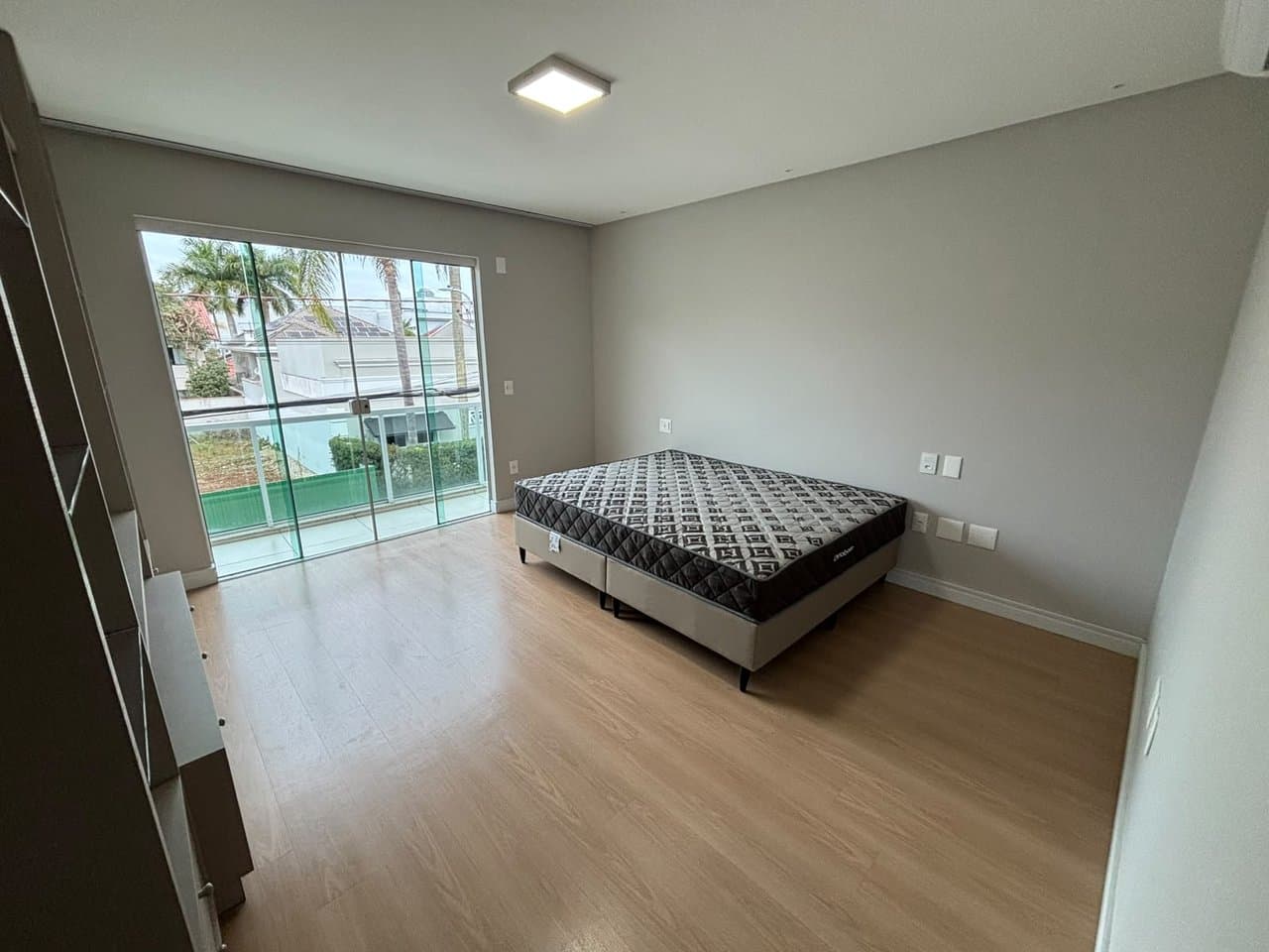 Casa de 6 quartos com 5 suítes e 497 m² em Bal. Camboriú