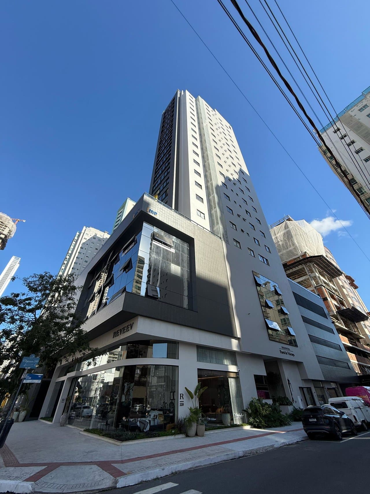 Apartamento de 4 quartos com 4 suítes e 135 m² em Bal. Camboriú