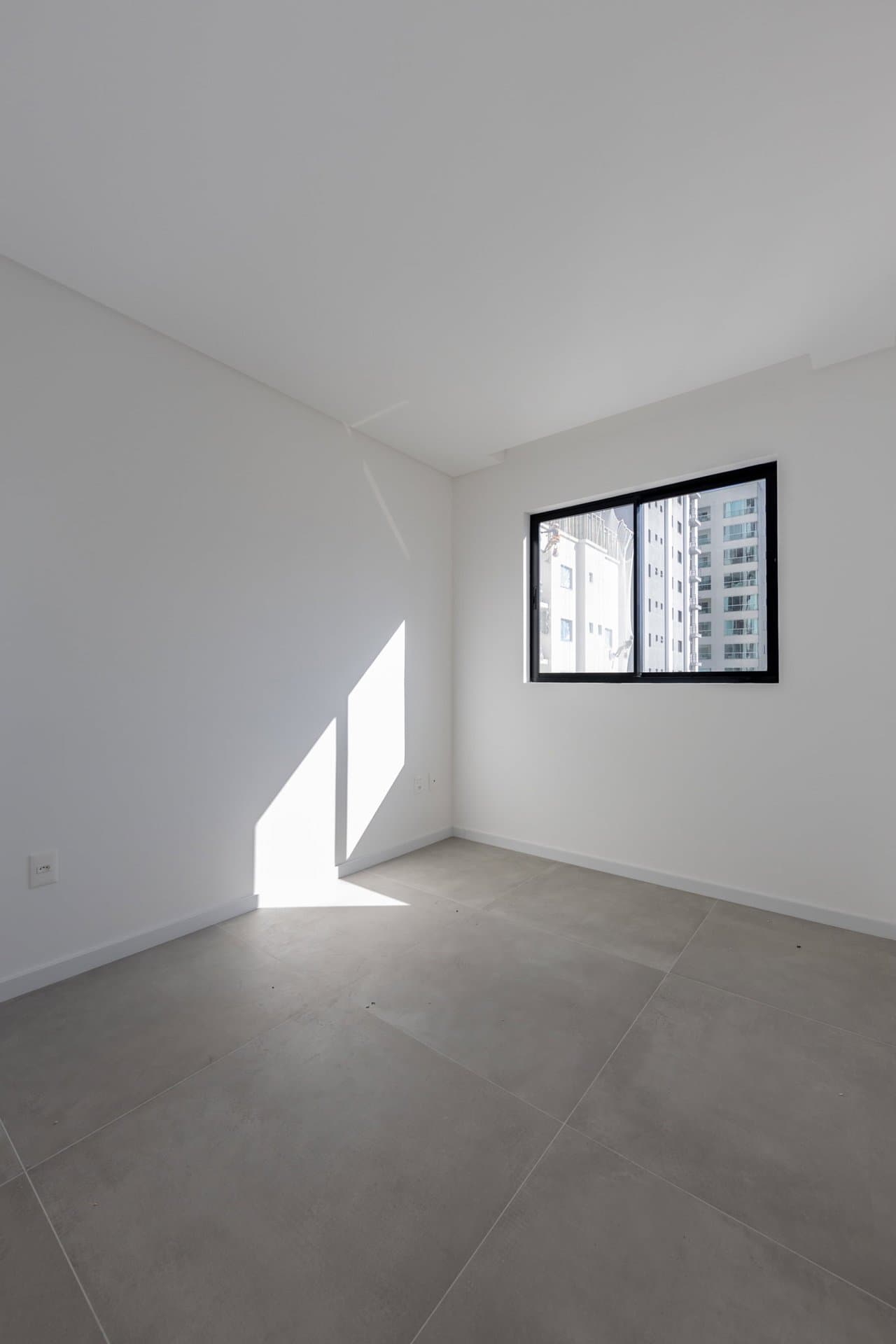Apartamento de 4 quartos com 4 suítes e 135 m² em Bal. Camboriú