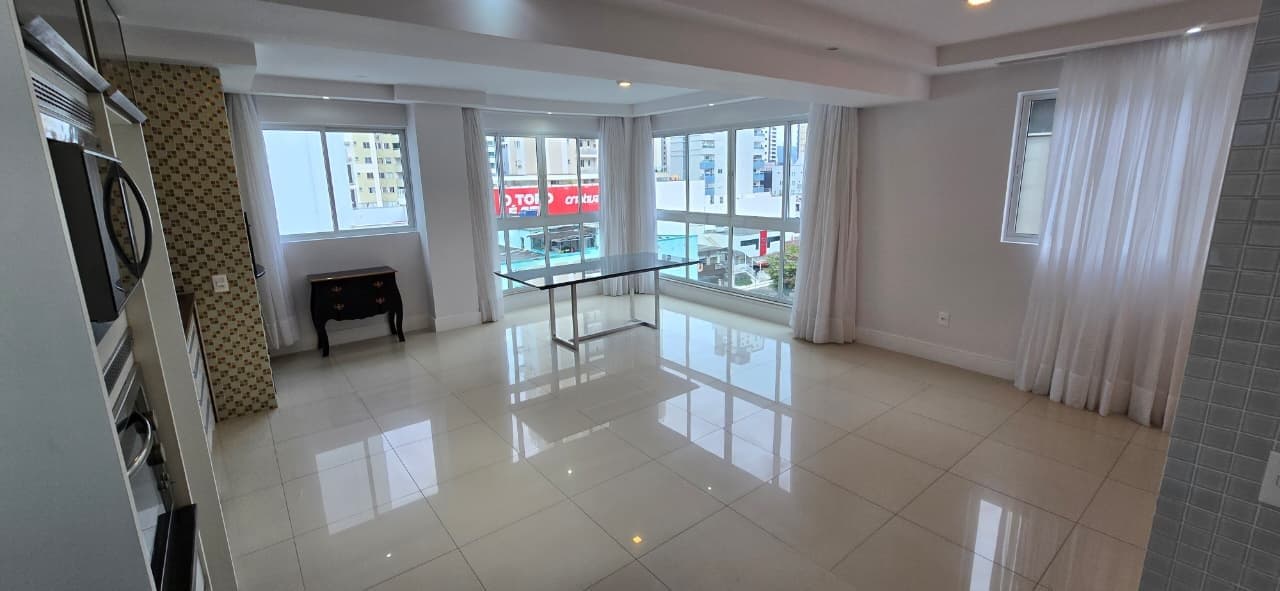 Apartamento de 3 quartos com 3 suítes e 134 m² em Bal. Camboriú