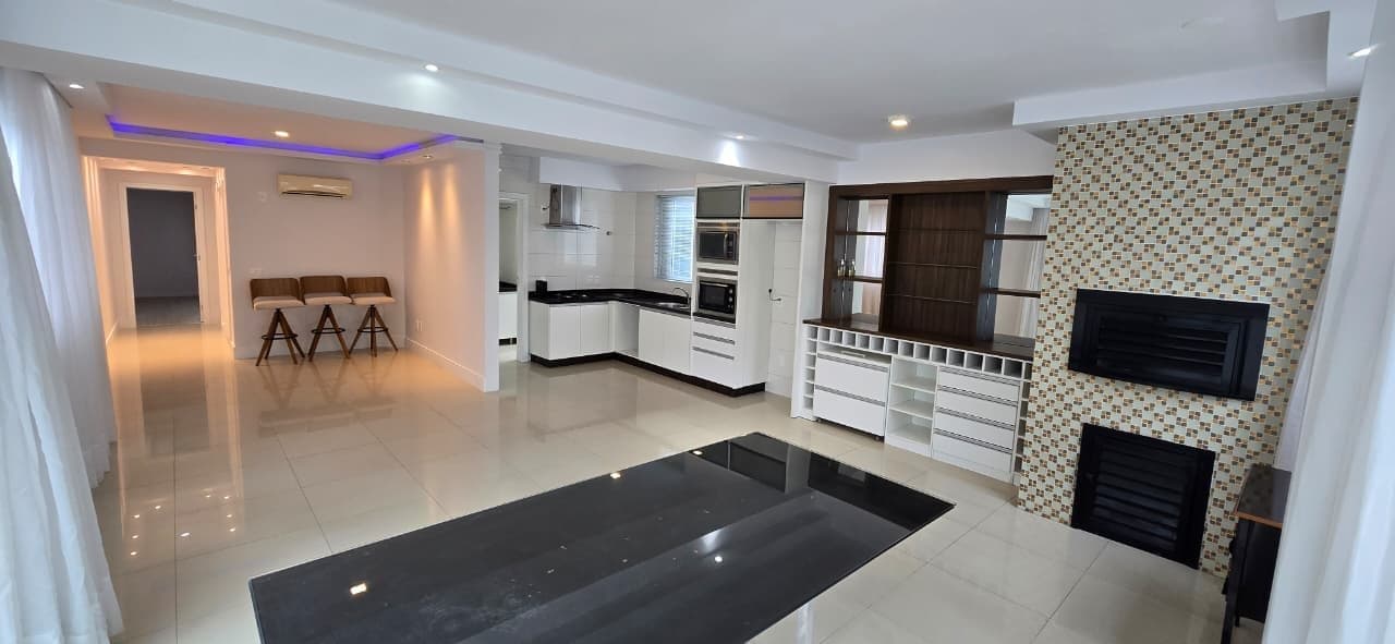 Apartamento de 3 quartos com 3 suítes e 134 m² em Bal. Camboriú